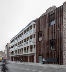 a building on the side of a street at Casa Lariz in Hasselt