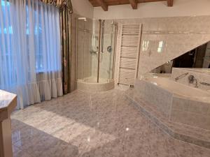 Phòng tắm tại Speckbichlhaus inkl. Chiemgaukarte +26 ảnh