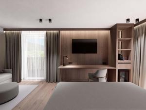 A television and/or entertainment centre at Rainell Dolomites Retreat