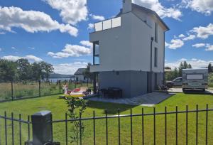 a white house with a fence in front of it at Villa Seaview in Nadole