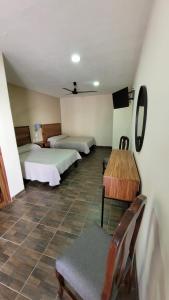 Postel nebo postele na pokoji v ubytování Hotel Amecatl