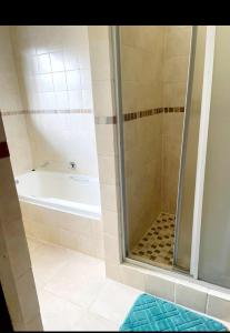 Et badeværelse på Franjipani + 3 billeder