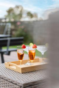 Bebidas em Ocean view in first row. Architectural pearl