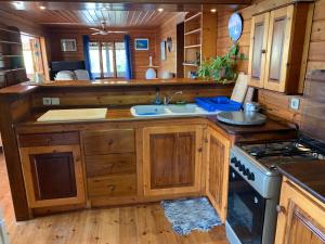 Cucina o angolo cottura di Tropikal House Facing Ocean