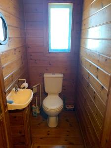 Bagno di Tropikal House Facing Ocean