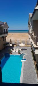 Bazén v ubytování Aqua blue bay nebo v jeho okolí