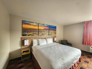 Postel nebo postele na pokoji v ubytování Days Inn by Wyndham Lumberton