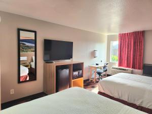 Postel nebo postele na pokoji v ubytování Days Inn by Wyndham Lumberton