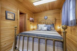 Postel nebo postele na pokoji v ubytování Cedar Hill Depot + 6 fotografií
