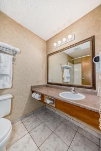 Koupelna v ubytování Stony Plain Inn & Suites