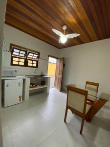 A cozinha ou cozinha compacta de Pousada Kembali Maresias