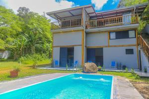 Bazén v ubytování Loft piscina, ar condic, area de lazer e natureza nebo v jeho okolí