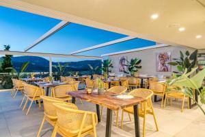 Restavracija oz. druge možnosti za prehrano v nastanitvi Myzith Luxury Suites