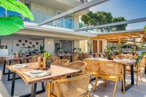 Restavracija oz. druge možnosti za prehrano v nastanitvi Myzith Luxury Suites