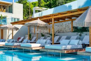 Bazen v nastanitvi oz. blizu nastanitve Myzith Luxury Suites