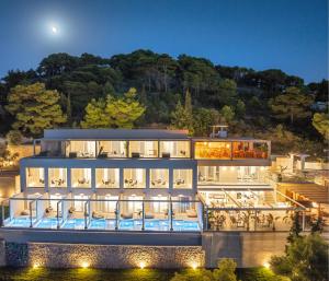 Bazen v nastanitvi oz. blizu nastanitve Myzith Luxury Suites