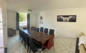 a dining room with a table and chairs at Casa con Alberca para 12 personas en Club de Golf el Cristo in Atlixco