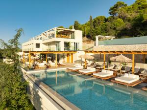 Bazen v nastanitvi oz. blizu nastanitve Myzith Luxury Suites