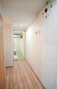 an empty room with a hallway with a door and a room with at 天下茶屋駅1分シャワートイレ各階付き関西空港直通wifiあり in Osaka
