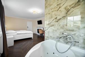 Uma cama ou camas num quarto em Chateau Franz