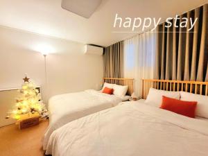 Postel nebo postele na pokoji v ubytování happy stay