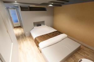 Postel nebo postele na pokoji v ubytování HOTEL ATLAS Shinkabukicho (Adult Only)