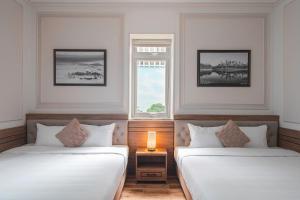 Postel nebo postele na pokoji v ubytování Dalat Roof Hotel