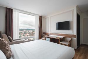 TV a/nebo společenská místnost v ubytování Dalat Roof Hotel