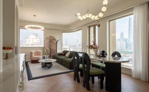 Χώρος καθιστικού στο Eastern Hub - Bund Branch Yuyuan Garden Artistic 3bedroom with Bund View