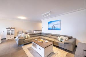 Istumisnurk majutusasutuses Florentine 3, 11 Columbia Cl - Lift, Linen and Sensational Waterviews