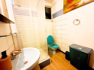 Kamar mandi di Shalom Experience - WIFI - Calme