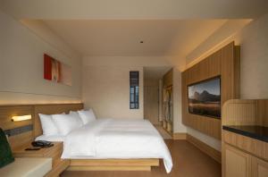 Rúm í herbergi á Maiyue Hotel-Xi`an Zhonggulou