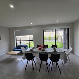 Φωτογραφία από το άλμπουμ του New 5x bedroom The Ponds House σε Schofields