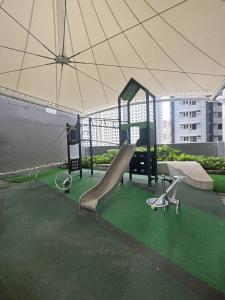 Γυμναστήριο ή/και όργανα γυμναστικής στο El Romantico Staycation at Fame Residence