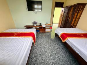 Letto o letti in una camera di Hồng Ngọc 2 Hotel Tà Đùng