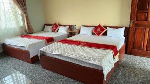 Letto o letti in una camera di Hồng Ngọc 2 Hotel Tà Đùng