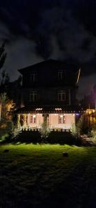 Κήπος έξω από το Eco Paria Lodge