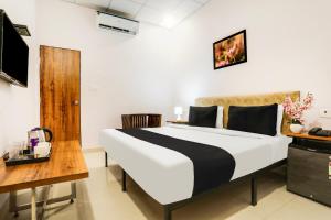 Postel nebo postele na pokoji v ubytování Super Hotel O Pardi Near Kalamna Market