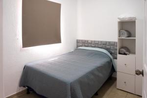 En eller flere senge i et værelse på La Petite Santa Ana + 23 billeder