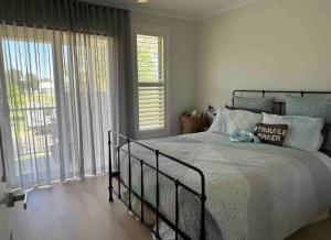 Postel nebo postele na pokoji v ubytování Lakehouse + 19 fotografií