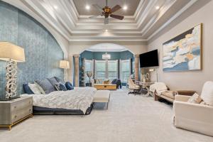 Coin salon dans l'établissement Noble Prairie Lux Estate Pool Spa Garden Venue Fireplace Themed Rooms