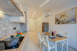 Kuchyň nebo kuchyňský kout v ubytování Magnolia Apt - Palazzo Palermo 1817 - Happy Rentals