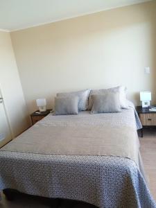 Ένα ή περισσότερα κρεβάτια σε δωμάτιο στο Departamento céntrico y moderno en Osorno +6 φωτογραφίες