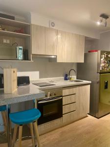 Η κουζίνα ή μικρή κουζίνα στο Departamento céntrico y moderno en Osorno