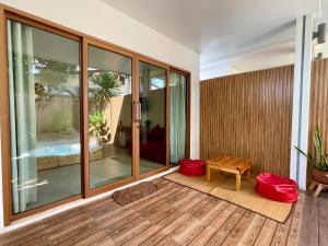 Bazén v ubytování บ้านเห็ด เกาะล้าน nebo v jeho okolí