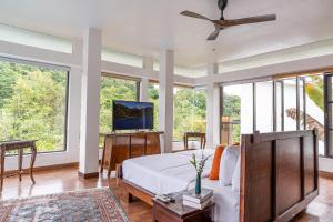 Μια τηλεόραση ή/και κέντρο ψυχαγωγίας στο Villa 4 - Luxury Private Pool Villa