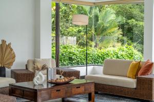 Χώρος καθιστικού στο Villa 4 - Luxury Private Pool Villa