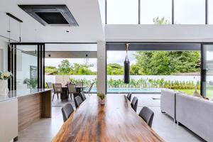 a dining room with a wooden table and chairs at Poon Pool villa near Ruamchok Boxing private pool etc in Chiang Mai +36 photos