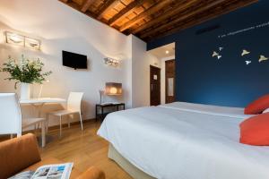 a hotel room with a large bed and a large window at Gar Anat Hotel Boutique in Granada