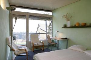 Ένα ή περισσότερα κρεβάτια σε δωμάτιο στο EcoHotel L’Aubier
